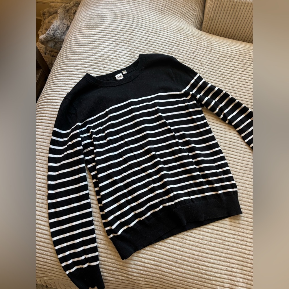 GAP Classic Black Sweater